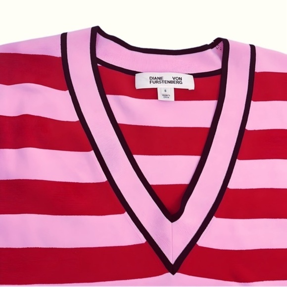 HP🔥Striped Visions: Petite Splendor of Diane Von Furstenberg's V-Neck‎ Pullover - Picture 4 of 7
